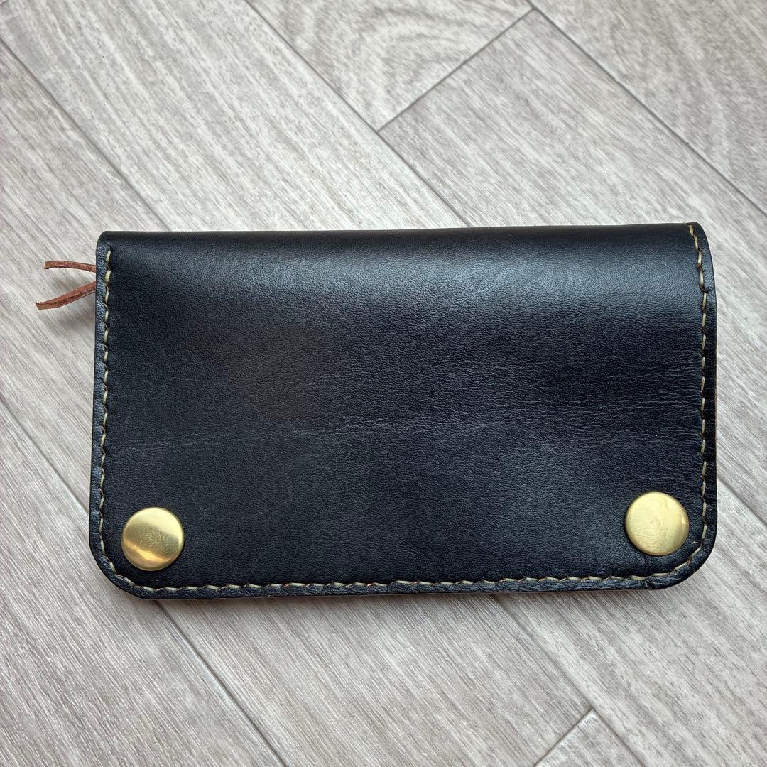 【茶芯ブラック】ミドルトラッカーウォレット　真鍮　お札を折らずに収納　タイプB