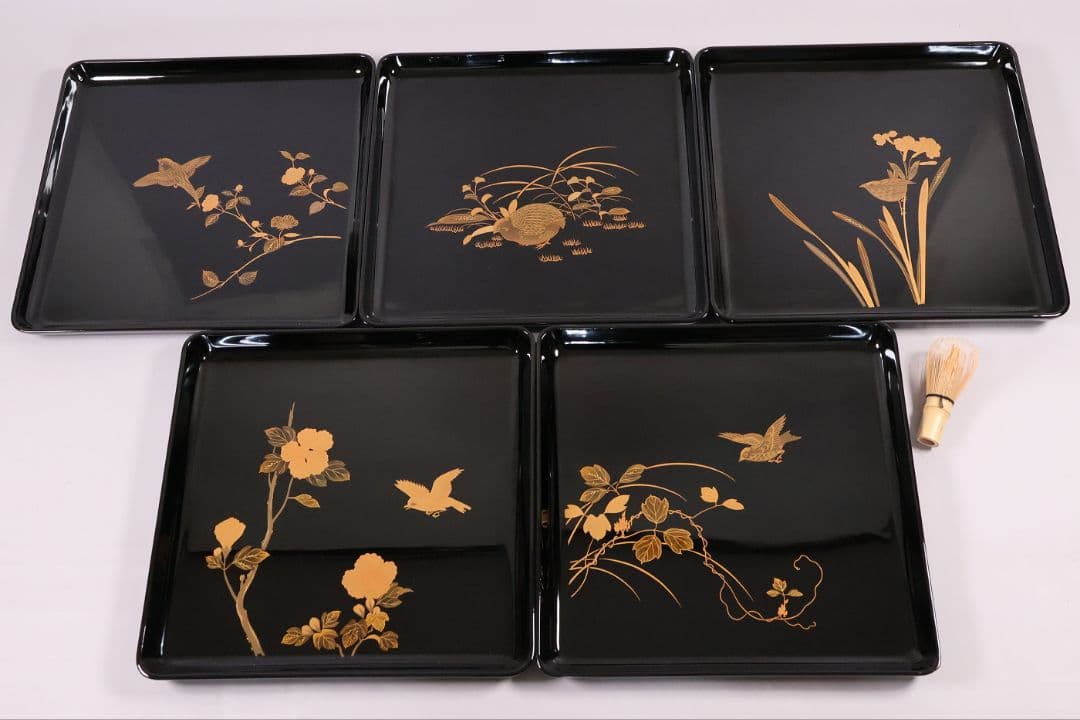 MB204】天然木漆塗 花鳥絵替金蒔絵 黒塗卓上膳十客 四方膳 36.3cm
