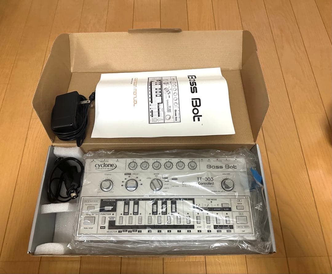 Cyclone Bass-Bot TT-303 V1 TB-303