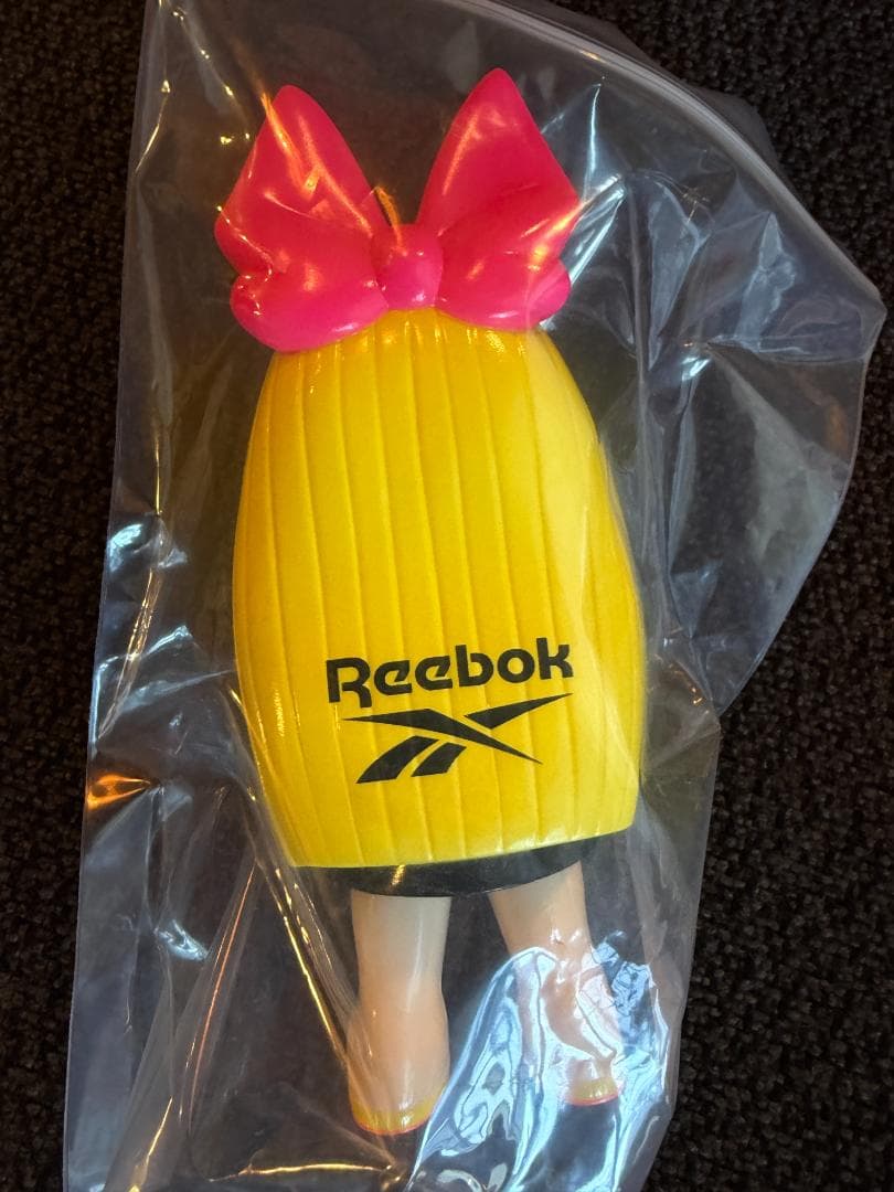 Reebok × grape brain にぎるちゃん 2体＆カード ソフビ - メルカリ