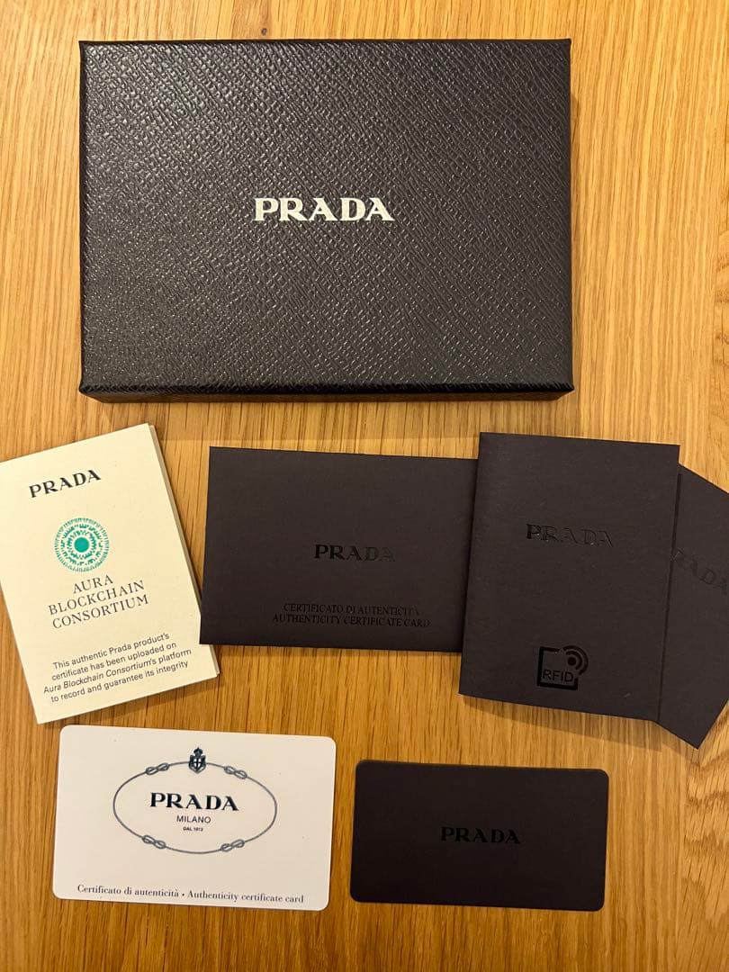 PRADA SAFFIANO &カード財布　美品