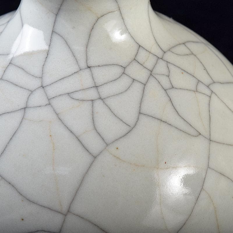 中国 大清乾隆年製款 哥窯 白磁 金糸鉄線 氷裂文 花口瓶 M 8020E