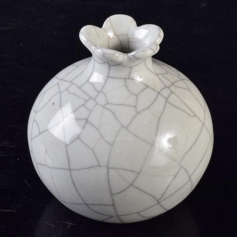 中国 大清乾隆年製款 哥窯 白磁 金糸鉄線 氷裂文 花