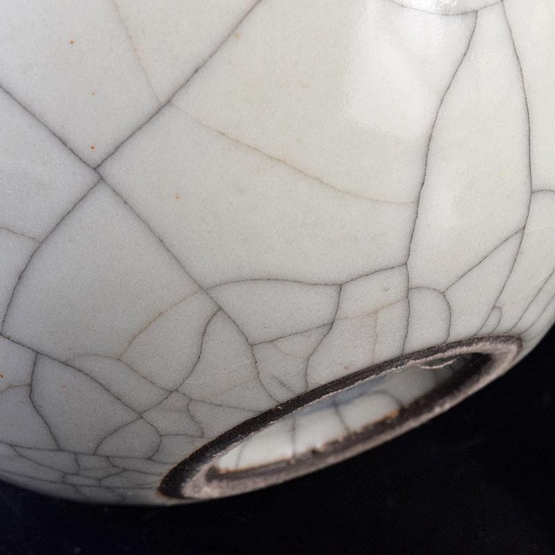 中国 大清乾隆年製款 哥窯 白磁 金糸鉄線 氷裂文 花