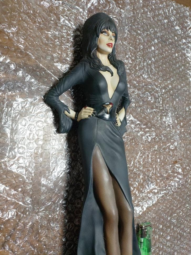 ■スクリーミン社【Elvira エルヴァイラ】1/4 大型ガレージキット完成品
