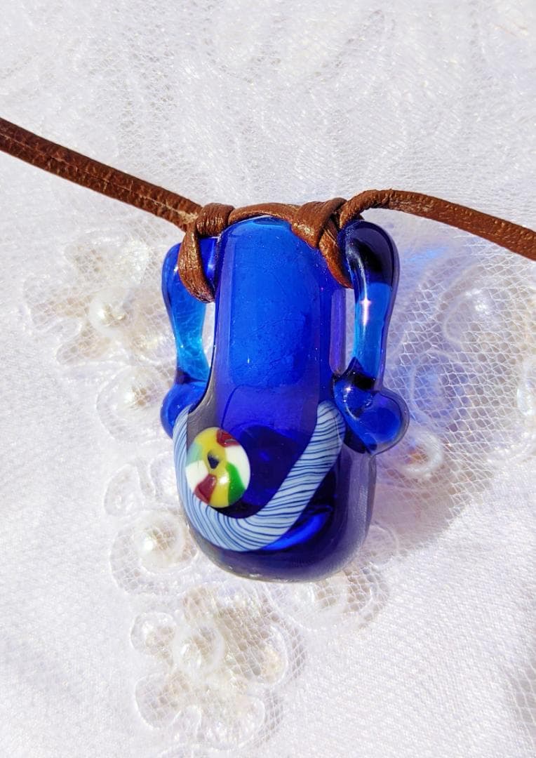 吉田正子トンボ玉（貳拾陸） 「瓶型」皮ひもネックレス ガラス玉に込め