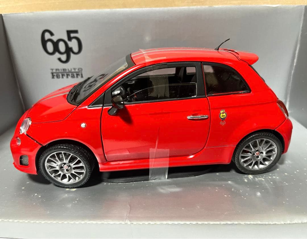 ミニカー 1/18 Fiat Abarth 695 Ferrari Tribute