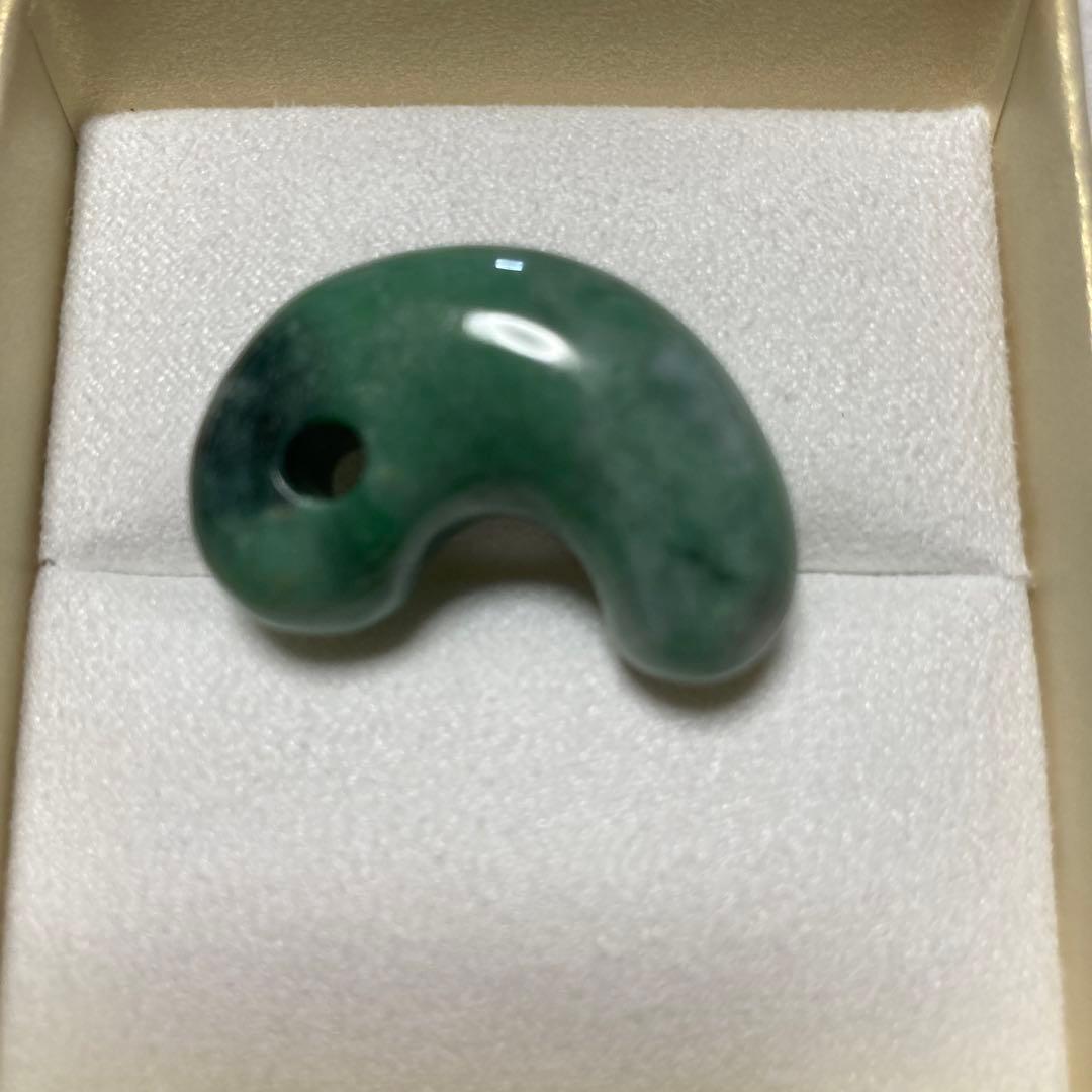 M様ご専用他の方はご購入をお控え下さい糸魚川翡翠勾玉