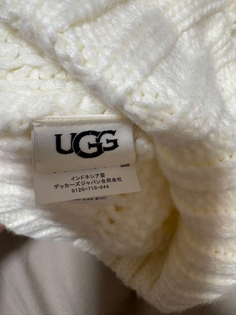 UGG ホワイト ポンポン付きニット帽の通販はau PAY マーケット - 輸入