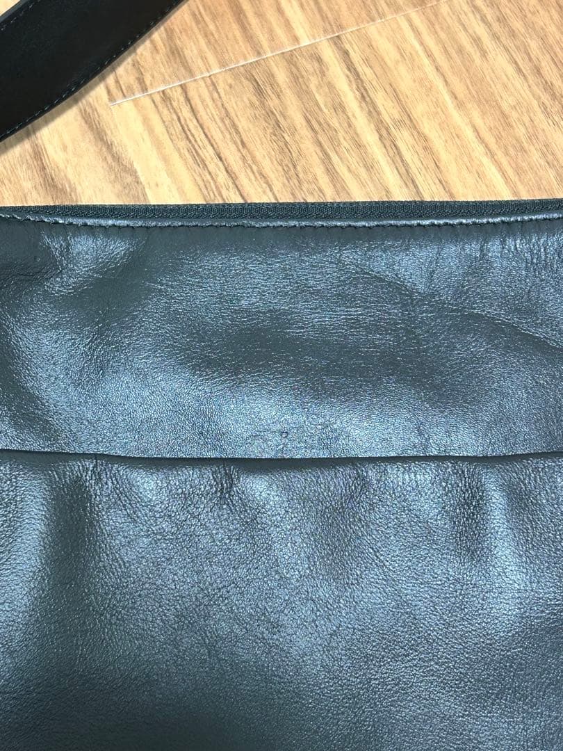 イアハピヨネ　ショルダーボディバッグ