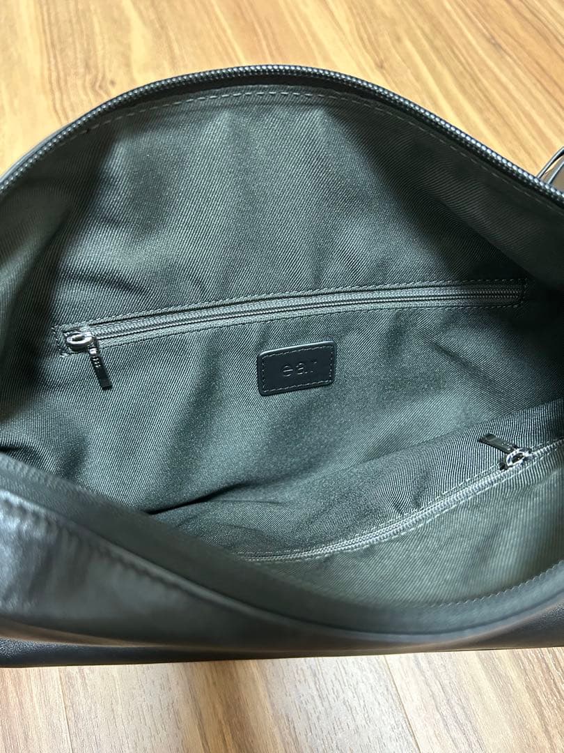 イアハピヨネ　ショルダーボディバッグ