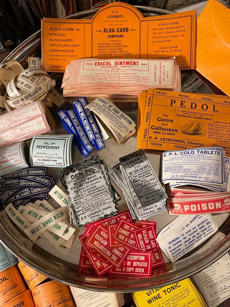 海外 ファーマシーラベル 54種各一枚計54枚 ➕薬袋一枚 ヴィンテージ