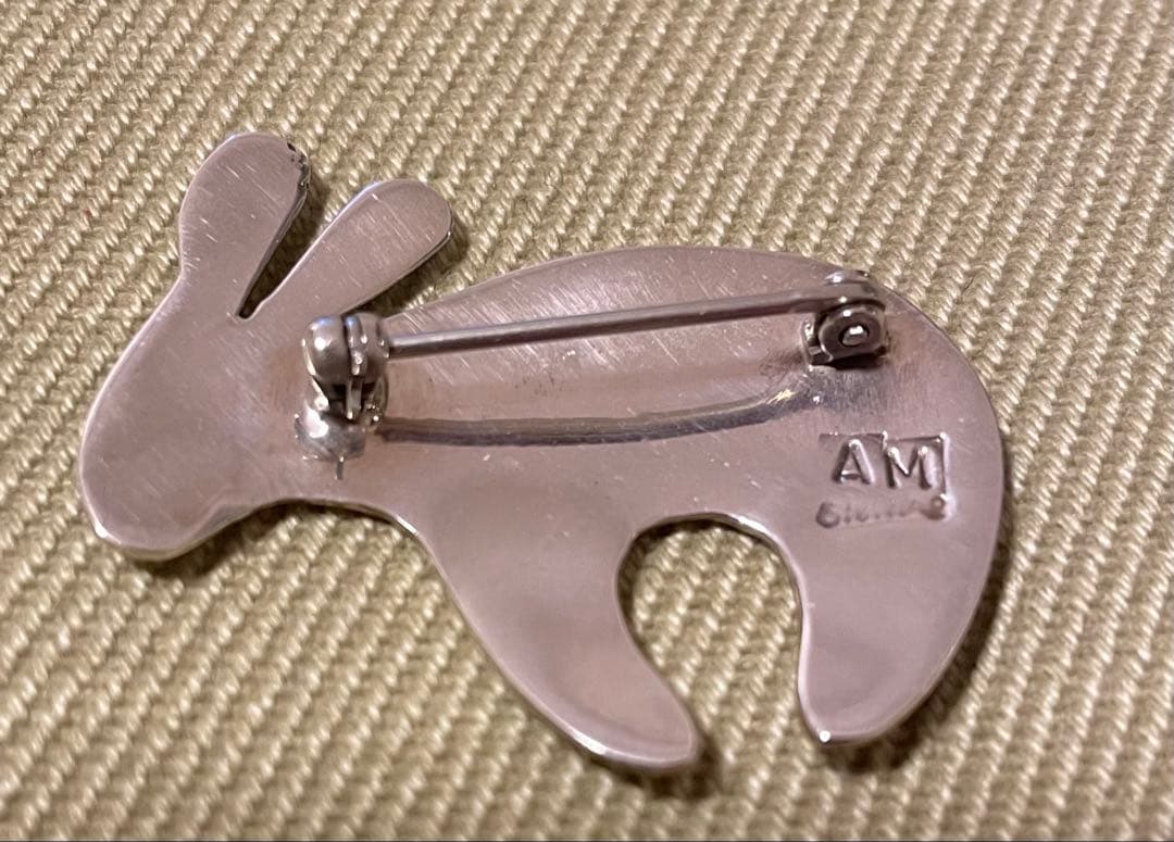 Navajo インディアンジュエリーブローチ/AM刻印うさぎモチーフ - メルカリ