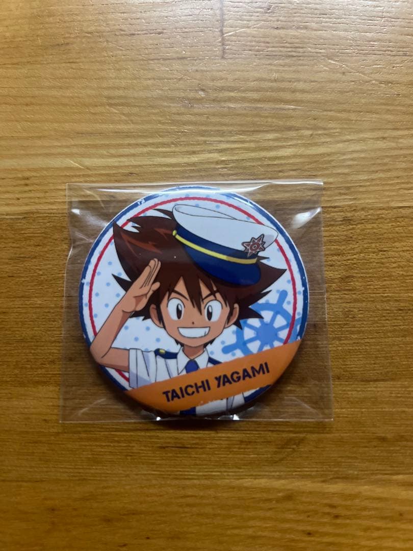 デジモンアドベンチャー まねきねこ 缶バッジ 八神太一 - メルカリ