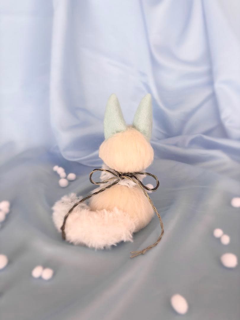 ふわふわゆきんこ狐ちゃん ハンドメイド 羊毛フェルト キツネ - メルカリ