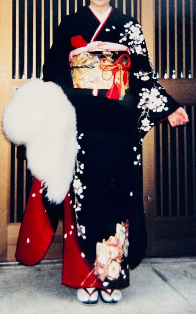 振袖 成人式1回使用のみ 200万円で購入 ブランド着物 フルセット 御所車 赤 振袖 成人式1回使用のみ 200万円で購入 ブランド着物 フルセット