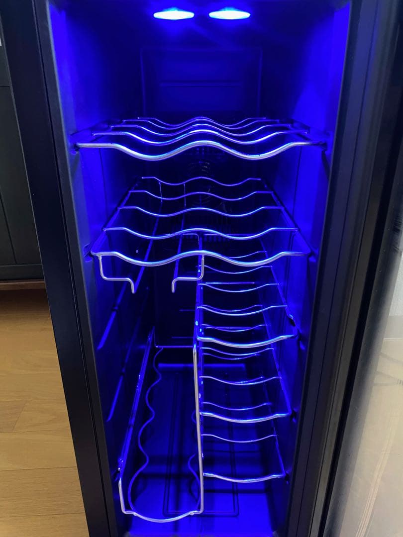 WIWCTE12BFGADX ミニワインクーラー 32リットル