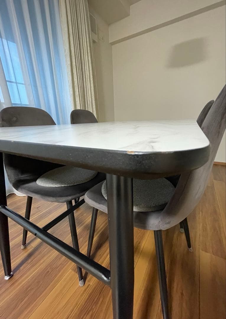 ダイニングテーブル　セラミック柄　大理石柄　白　黒　4人