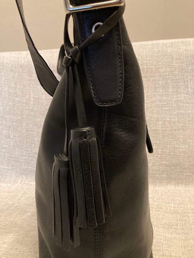 COACH ブラック ショルダーバッグ タッセル付き