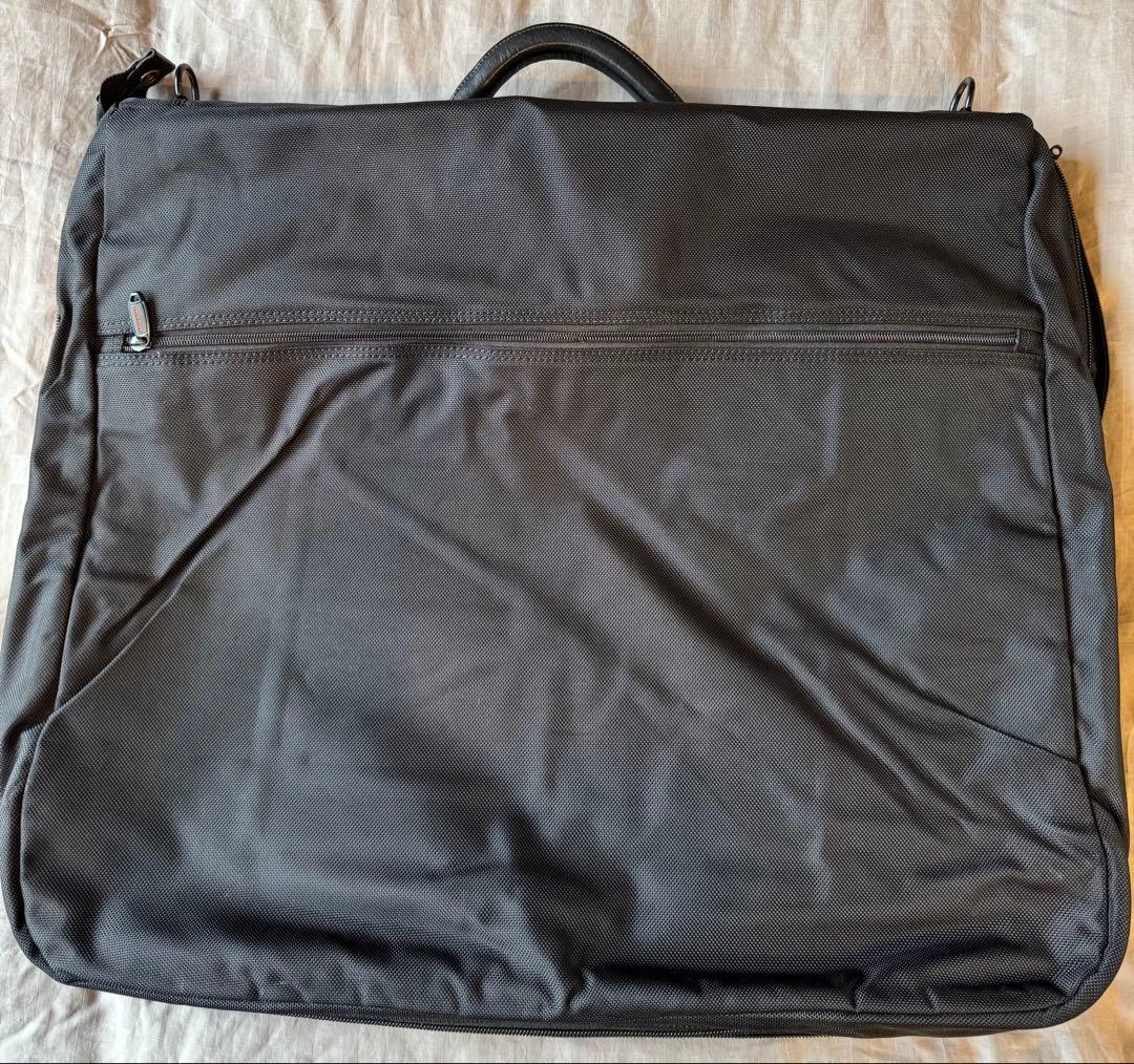 Samsonite ブラックガーメントバッグ ハンガーフック付き 低