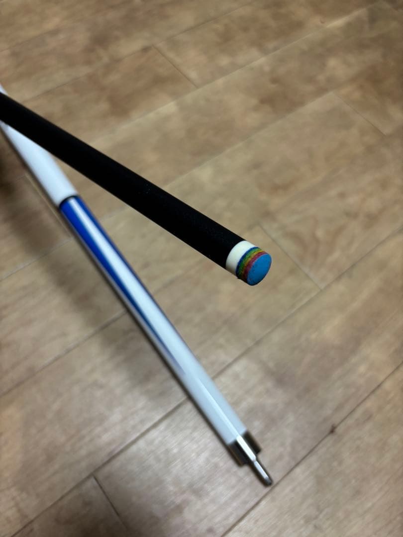 ビリヤードキュー 白黒デザイン