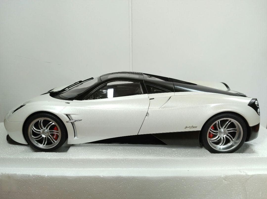 34 オートアート AUTOart 1/12 パガーニ ウアイラ