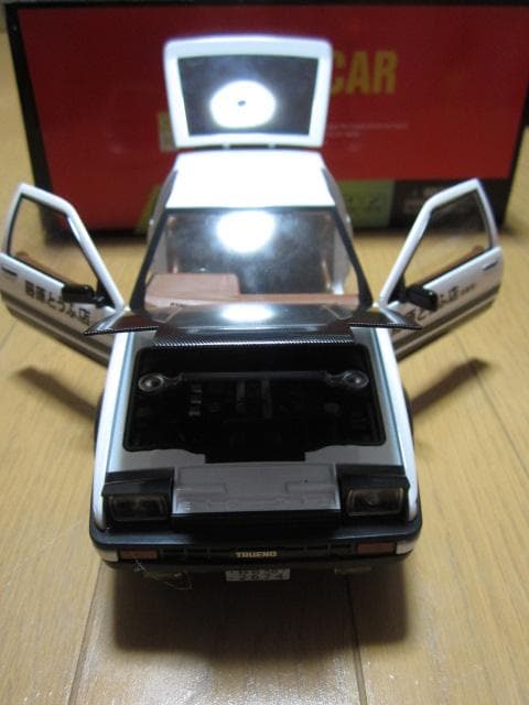 1/18トヨタ AE86 藤原とうふ店 ミニカー イニシャルD 頭文字D