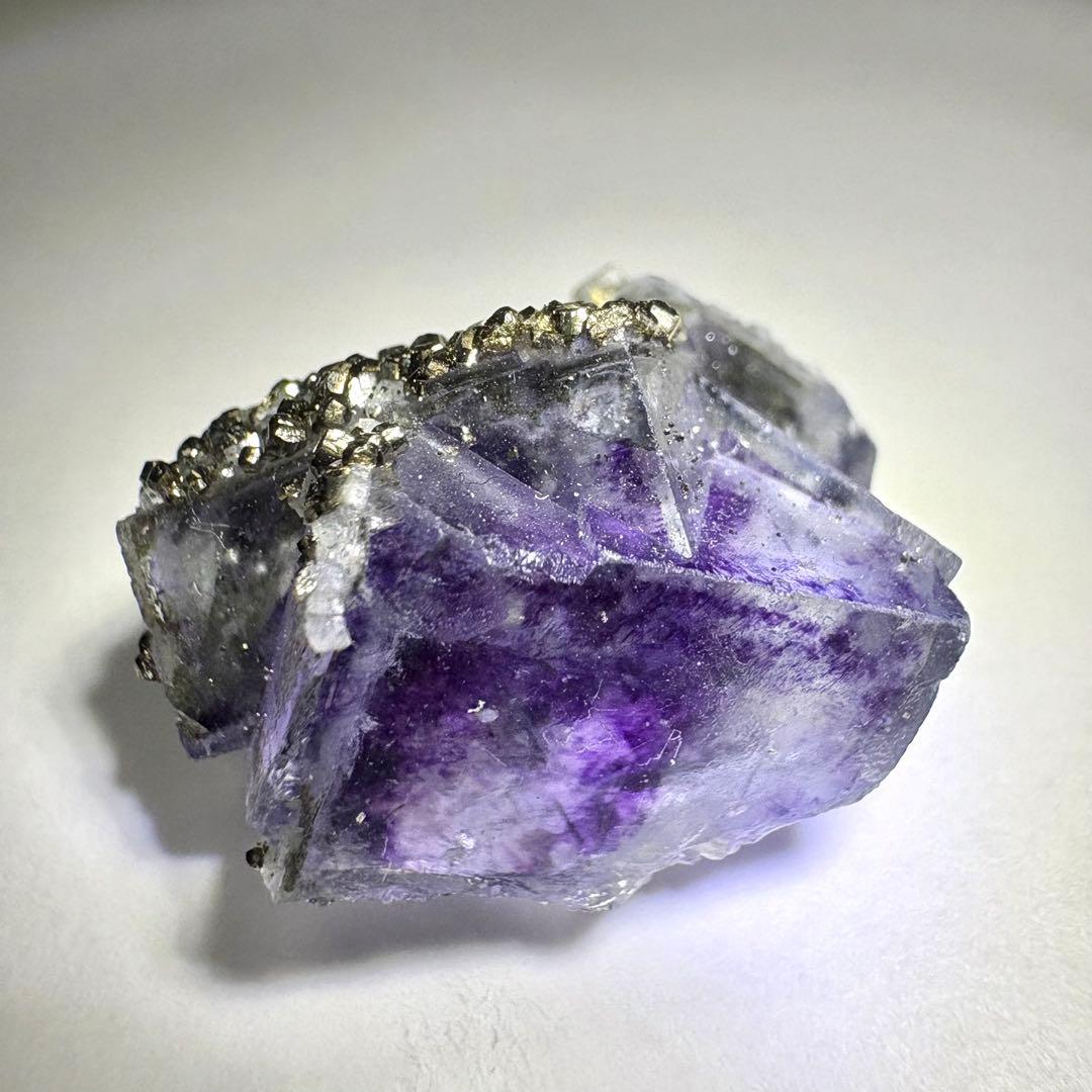 433 中国 ヤオガンシャン産 フローライト&パイライト - メルカリ