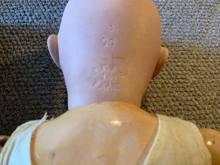 フランスで購入】アンティークSFBJ フランス人形、目の周り汚れ綺麗になりました