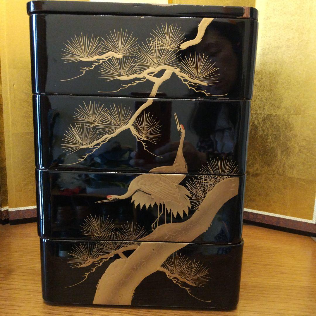 昭和レトロアンティーク黒漆塗り木製4段重箱 松と鶴の蒔絵デザイン