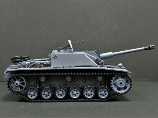 技術基準適合証明済 ヘンロン 1/16 ドイツ III号突撃砲 F8型