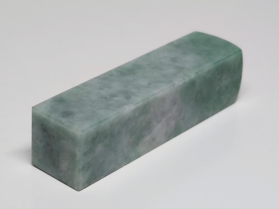 印材・角④ 45g 翡翠 ヒスイ 鑑賞石 原石 自然石 誕生石 鉱物 水石