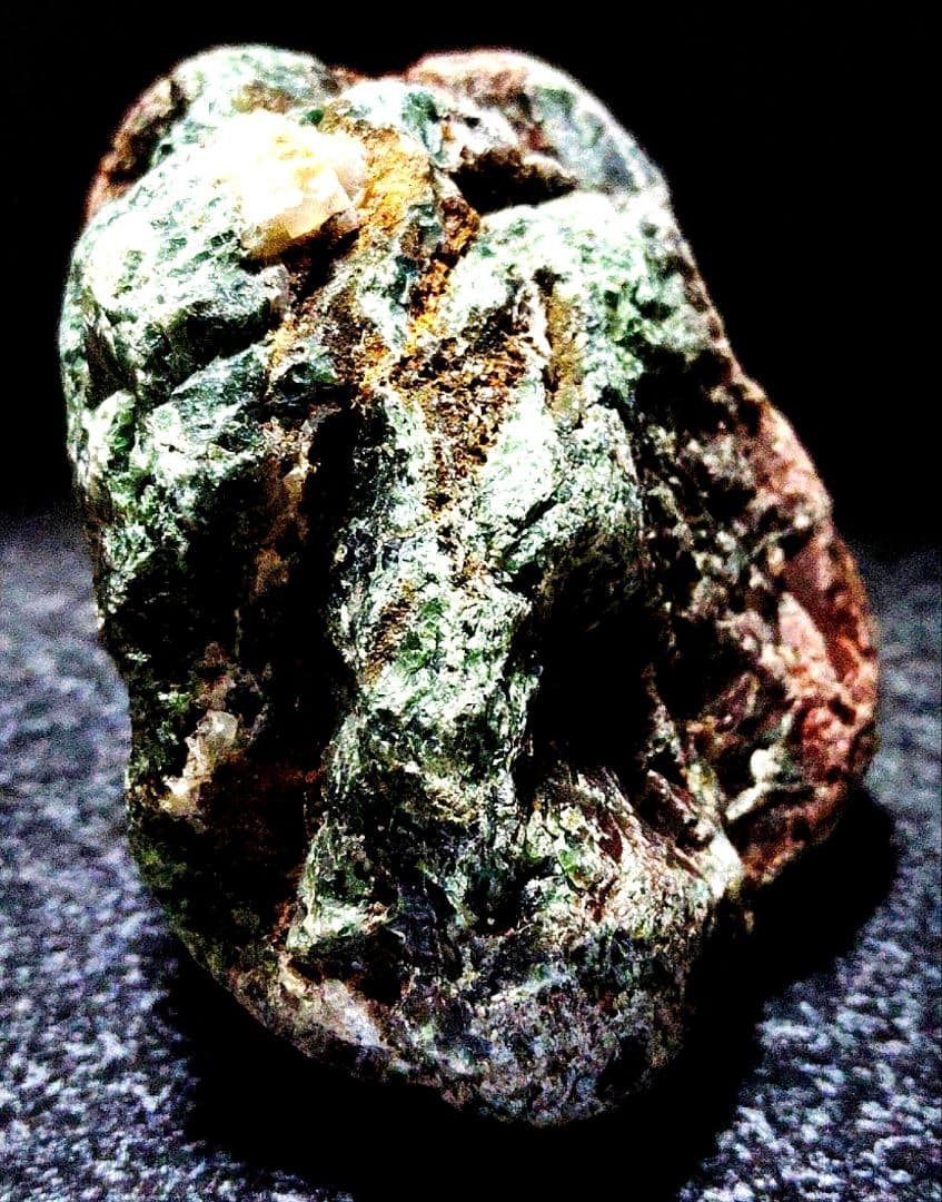 ☆赤碧玉✕緑碧玉原石☆糸魚川赤玉石【横川・転石・川ズレ・ウブ860g】