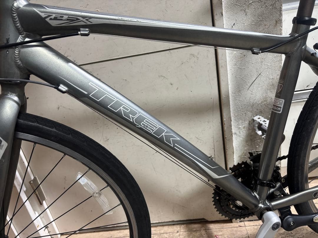 TREK 7.2FX トレックのクロスバイク グレー