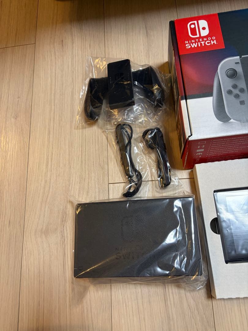 【美品】Nintendo Switch 本体 グレー Joy-Conおまけ付き