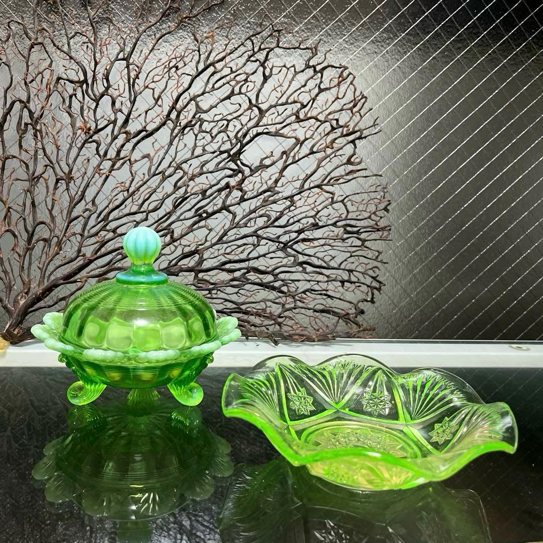 骨董 時代ガラス フリル 切子調プレス ライムグリーン 氷皿 ウラン 1客②