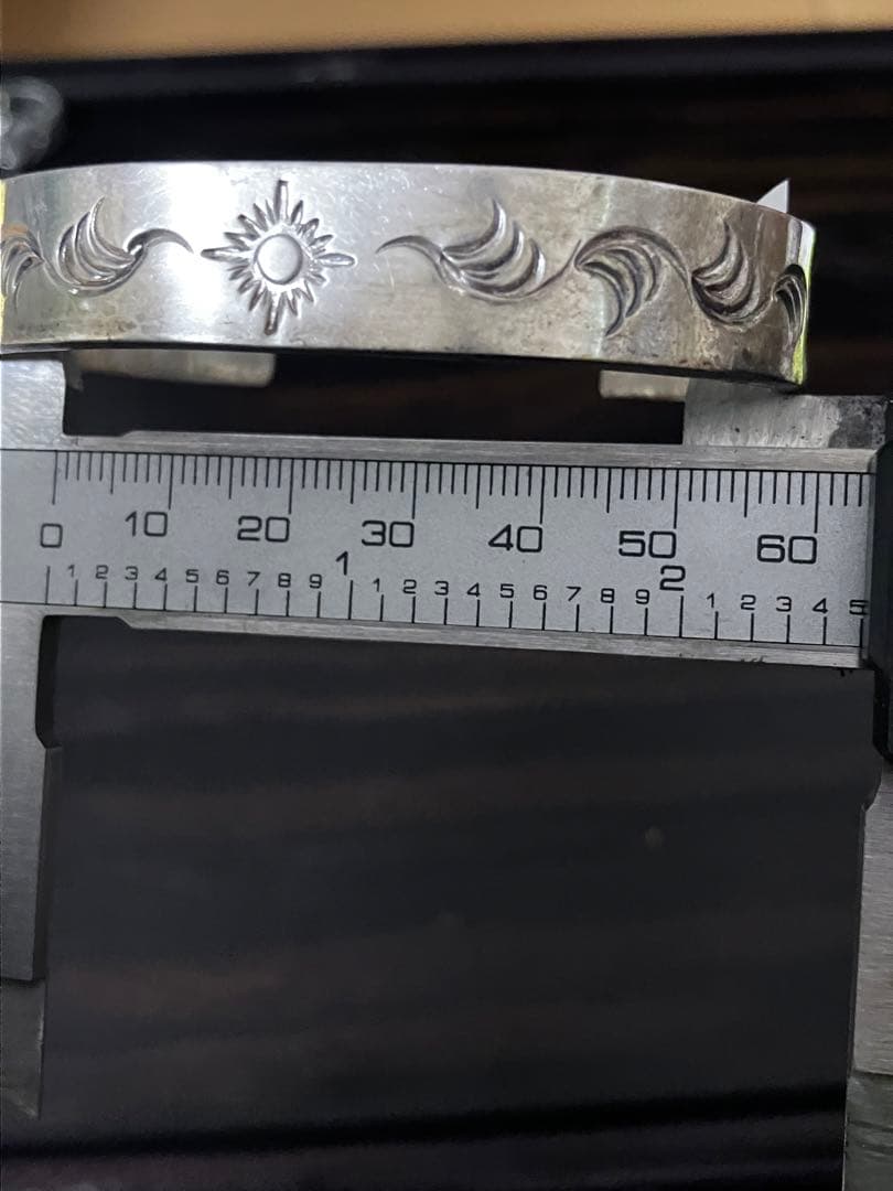 ARIZONA シルバーエングレーブカフブレスレット