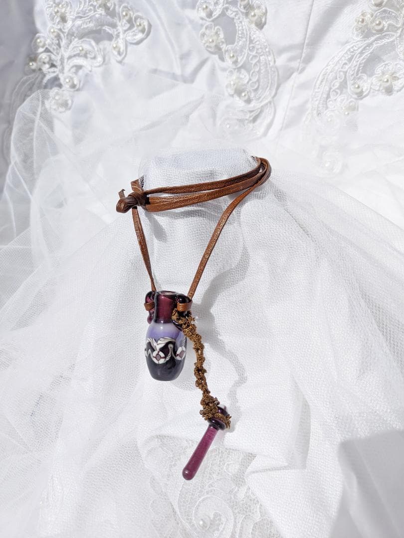 吉田正子トンボ玉（貳拾漆） 「瓶型」皮ひもネックレス ガラス玉に込め