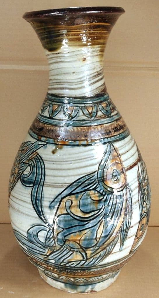 大傑作【本物保証】金城次郎 魚紋花瓶 共箱(本人直筆）h42cm超 栞 人間国宝