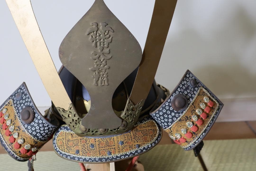 大人が着用出来る本格的な日本の武士甲冑一式（飾り鎧・美術品）　等身大　甲冑