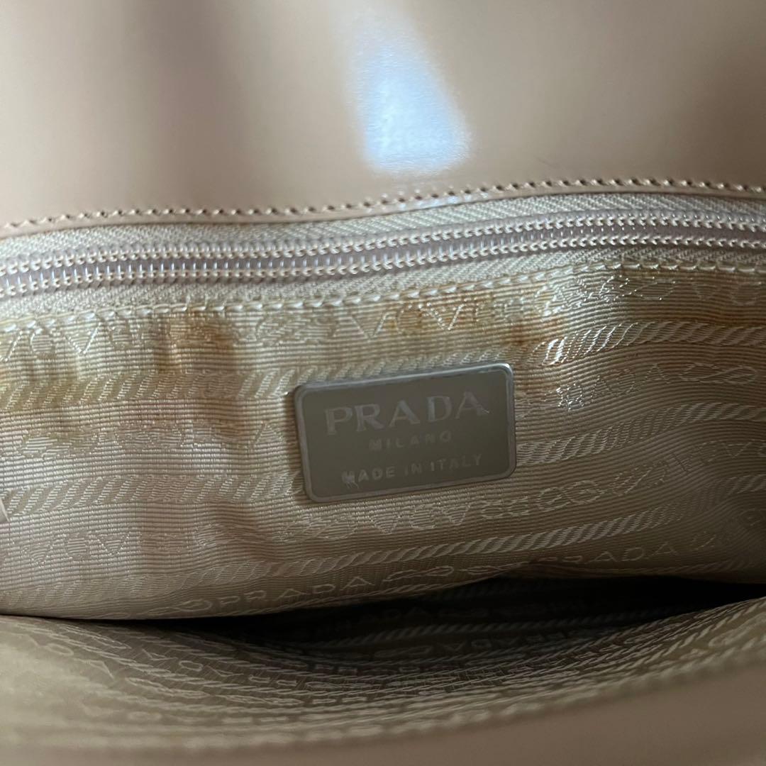 バッグ PRADA ENAMEL PATENT LOGO TOTE HAND BAG