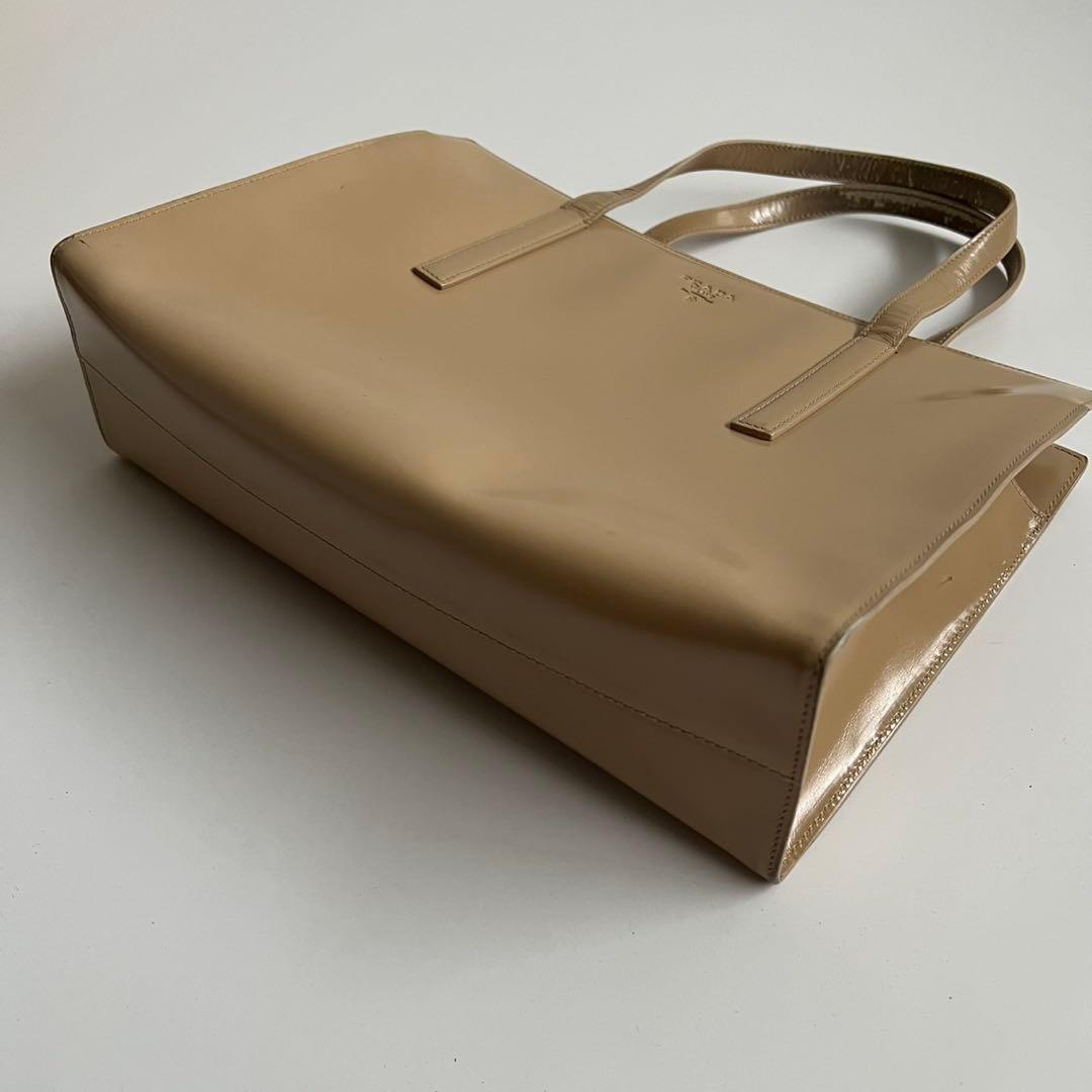 バッグ PRADA ENAMEL PATENT LOGO TOTE HAND BAG