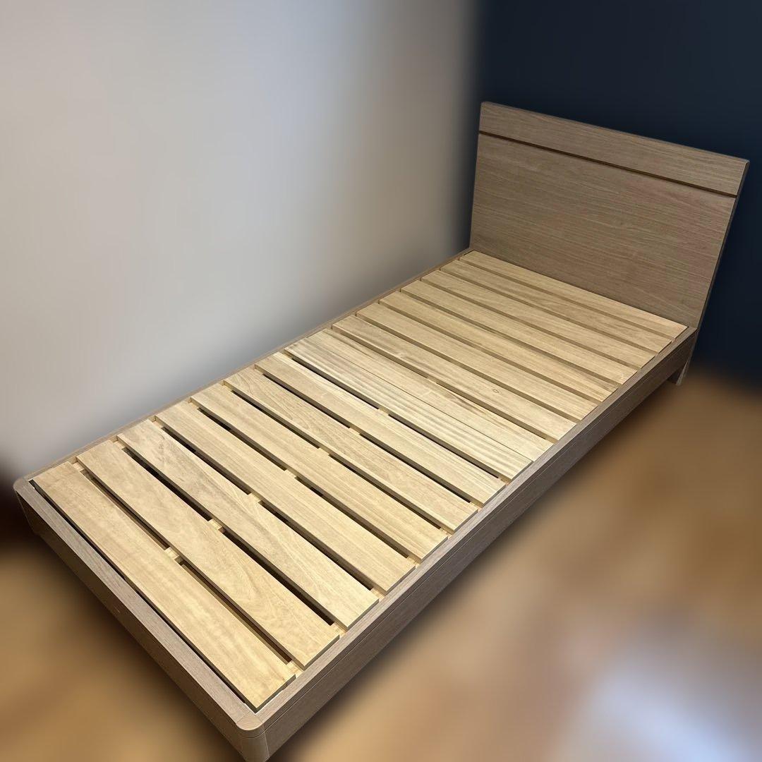 【美品】SIMONS シングル木製ベッドフレーム スラット式