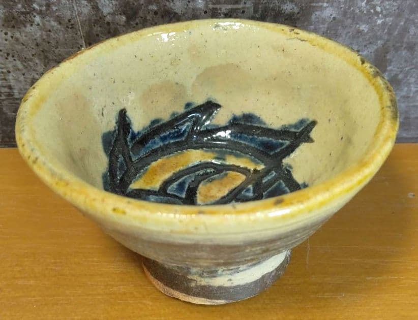 人間国宝 金城次郎 酒盃 栞 共箱 やちむん 壺屋焼 壷屋焼 魚紋ぐい呑