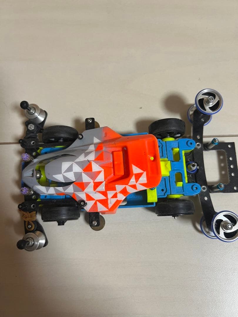 めちゃ早いです。ミニ四駆