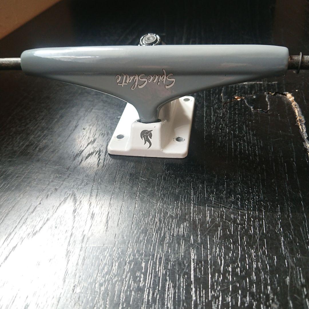 サーフスケートトラック