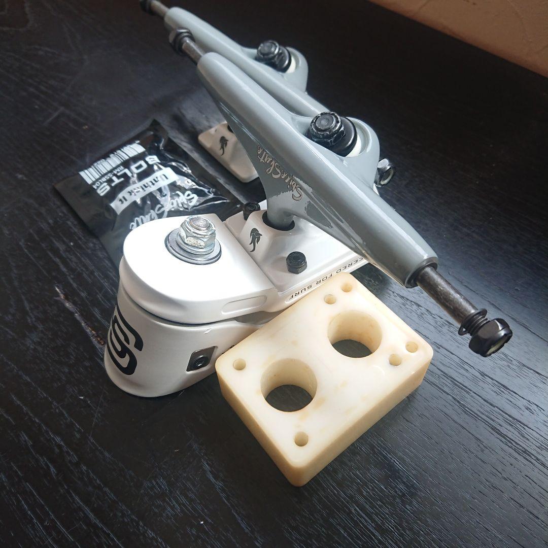 サーフスケートトラック