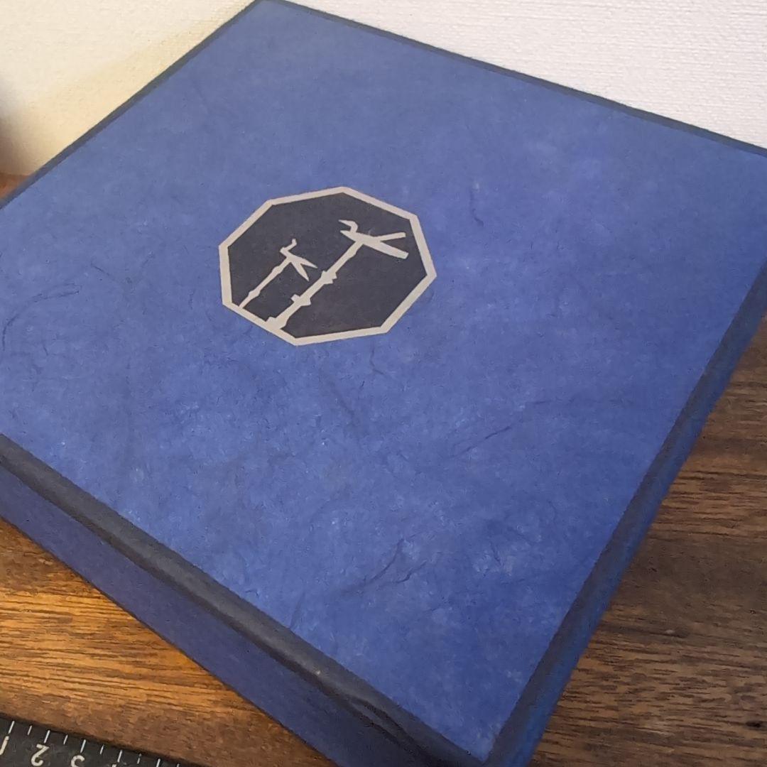 韓国螺鈿　作家物　八角形 漆器 菓子器 花鳥文様　漆器　漆芸　工芸品