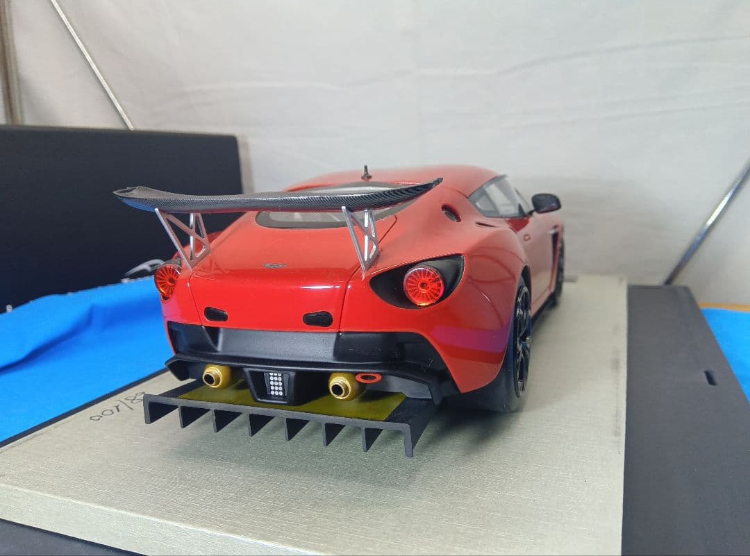 1/18 アストンマーチン V12 zagato テクノモデル 窓浮きあり