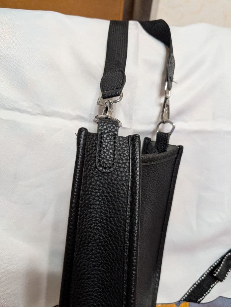 ブラックレザー パンチング ショルダーバッグ